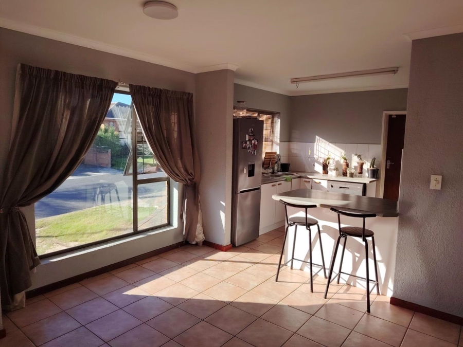 To Let 3 Bedroom Property for Rent in Protea Heights Western Cape
